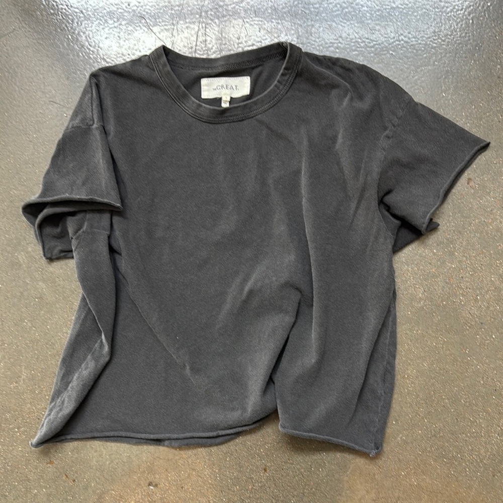 THE GREAT. Crop Tee - Washed Black